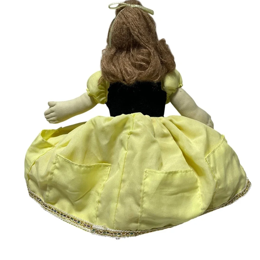 Regency Snow White 6 Dwarfs (opps lost one) Vintage Toy